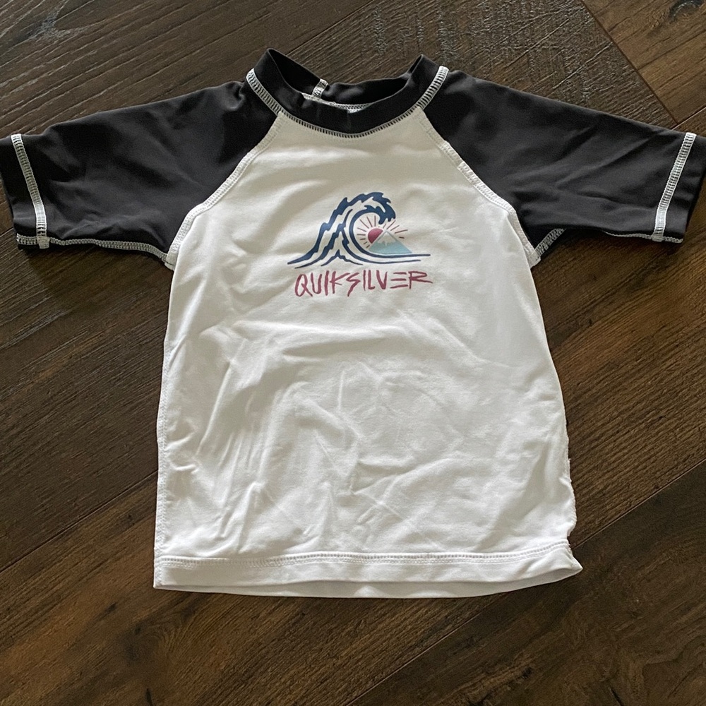 Quiksilver Black and White short sleeve rash guard